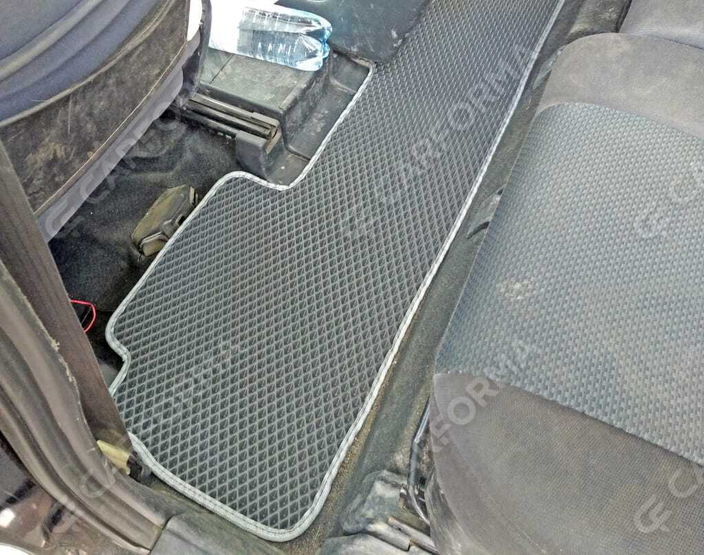 Коврики на Toyota Wish I 2003&nbsp;-&nbsp;2009 в Улан-Удэ