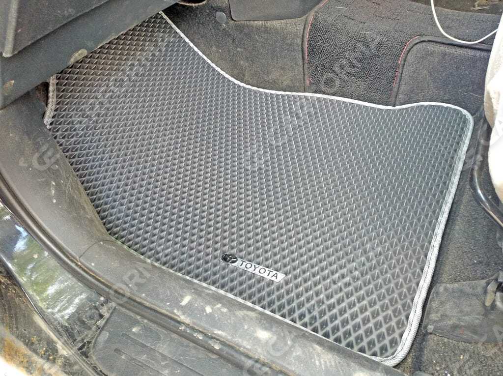 Коврики на Toyota Wish I 2003&nbsp;-&nbsp;2009 в Улан-Удэ