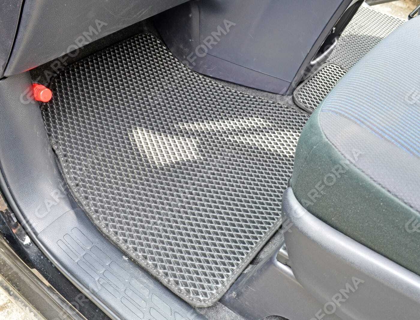 Коврики на Toyota Noah (R80) 2014&nbsp;-&nbsp;2021 в Улан-Удэ