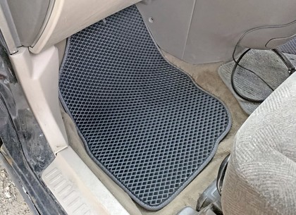 Коврики на Mitsubishi Chariot Grandis 1997 - 2003 в Улан-Удэ Коврики на Mitsubishi Chariot Grandis 1997 - 2003 в Улан-Удэ