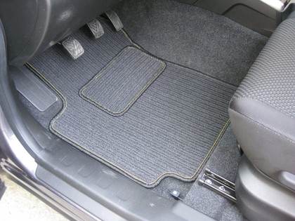 Ворсовые коврики на Suzuki Grand Vitara III 2005 - 2016 в Улан-Удэ Ворсовые коврики на Suzuki Grand Vitara III 2005 - 2016 в Улан-Удэ