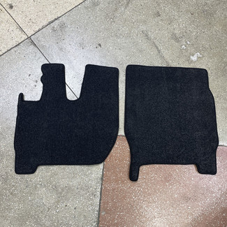 Ворсовые коврики на Hongyan SAIC-IVECO Genlyon кабина C500 2023 - 2026 в Улан-Удэ Ворсовые коврики на Hongyan SAIC-IVECO Genlyon кабина C500 2023 - 2026 в Улан-Удэ