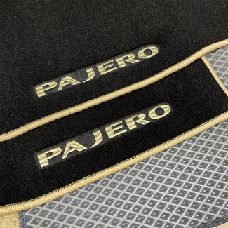 Ворсовые коврики на Mitsubishi Pajero III 1999 - 2006 в Улан-Удэ Ворсовые коврики на Mitsubishi Pajero III 1999 - 2006 в Улан-Удэ