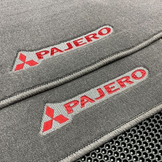 Ворсовые коврики на Mitsubishi Pajero II 1990 - 2000 в Улан-Удэ Ворсовые коврики на Mitsubishi Pajero II 1990 - 2000 в Улан-Удэ