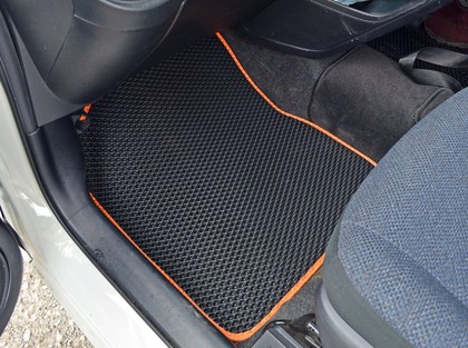 Ворсовые коврики на Toyota Sienta II 2015 - 2022 в Улан-Удэ Ворсовые коврики на Toyota Sienta II 2015 - 2022 в Улан-Удэ