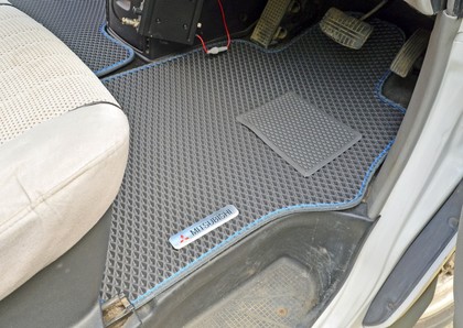 Ворсовые коврики на Mitsubishi Delica 4 1994 - 2007 в Улан-Удэ Ворсовые коврики на Mitsubishi Delica 4 1994 - 2007 в Улан-Удэ