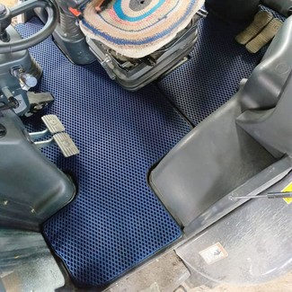 Коврики на Спецтехника Экскаватор-погрузчик LiuGong 777A  в Улан-Удэ