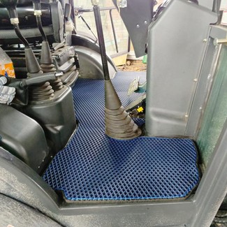 Коврики на Спецтехника Экскаватор-погрузчик LiuGong 777A  в Улан-Удэ