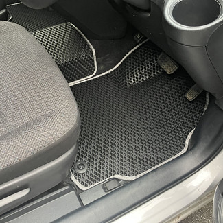 Ворсовые коврики на Toyota Sienta II 2015 - 2022 в Улан-Удэ Ворсовые коврики на Toyota Sienta II 2015 - 2022 в Улан-Удэ