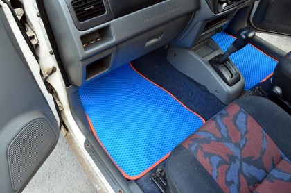 Коврики на Nissan Kix 2008 - 2012 в Улан-Удэ Коврики на Nissan Kix 2008 - 2012 в Улан-Удэ