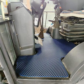 Коврики на Спецтехника Экскаватор-погрузчик LiuGong 777A  в Улан-Удэ