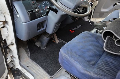 Ворсовые коврики на Mitsubishi Fuso Canter VII широкая кабина 2002&nbsp;-&nbsp;2017 в Улан-Удэ